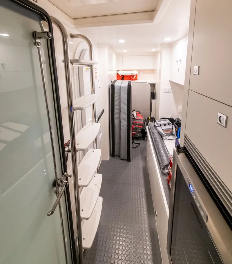 Slide: The Image of Riviera 6000 Sport Yacht Platinum Edition 2022 - 69