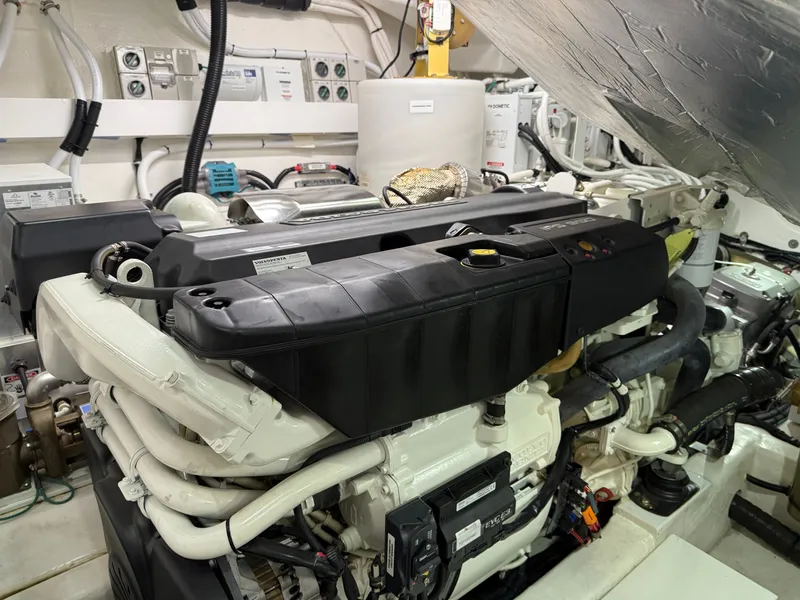 Slide: The Image of Riviera 6000 Sport Yacht Platinum Edition 2022 - 70