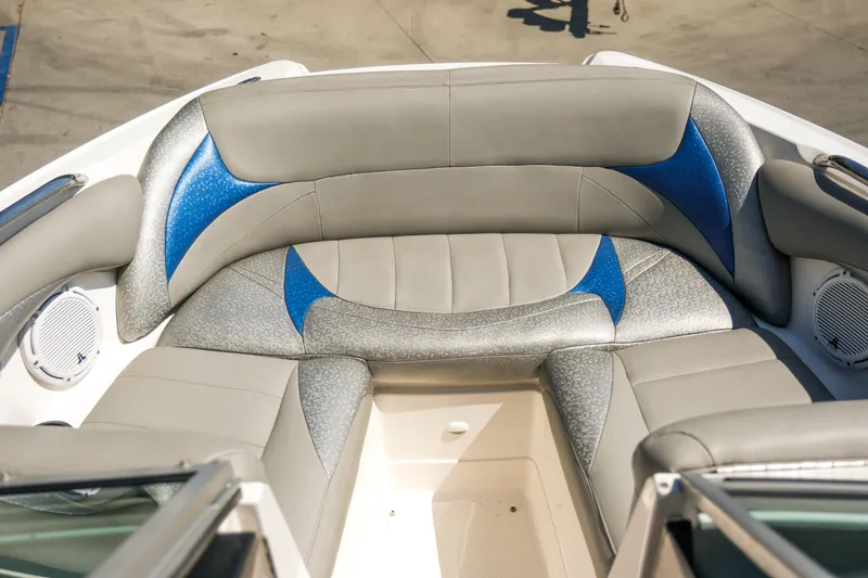 Slide: The Image of 2007 MasterCraft X-2 SS boat interior with gray and blue seating. - 19