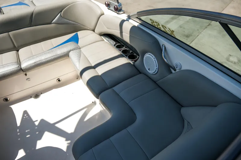 Slide: The Image of 2007 MasterCraft X-2 SS boat interior with gray seating and cup holders. - 23