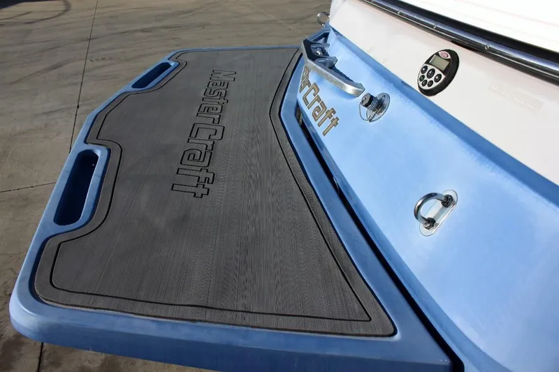 Slide: The Image of 2007 MasterCraft X-2 SS swim platform with logo and blue detailing. - 6