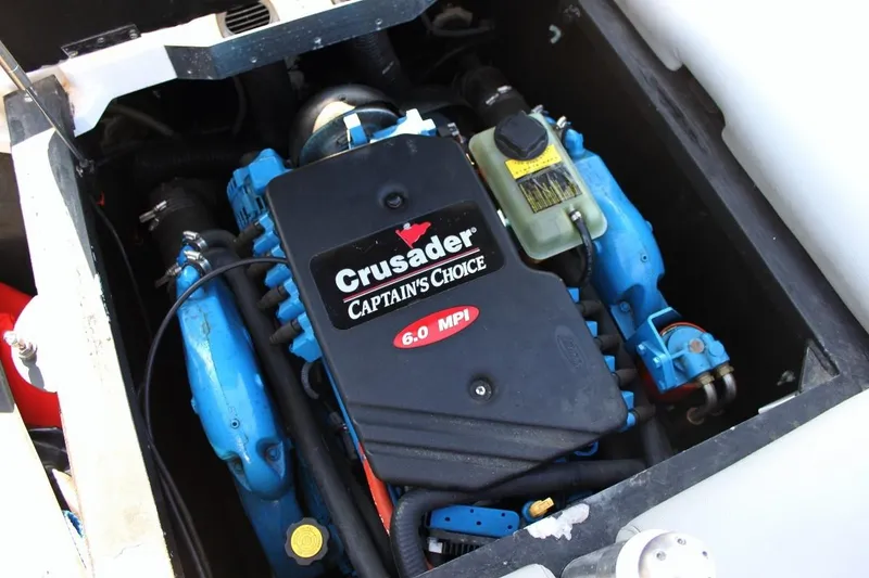 Slide: The Image of 2007 MasterCraft X-2 SS engine, Crusader Captain's Choice 6.0 MPI, detailed view. - 9