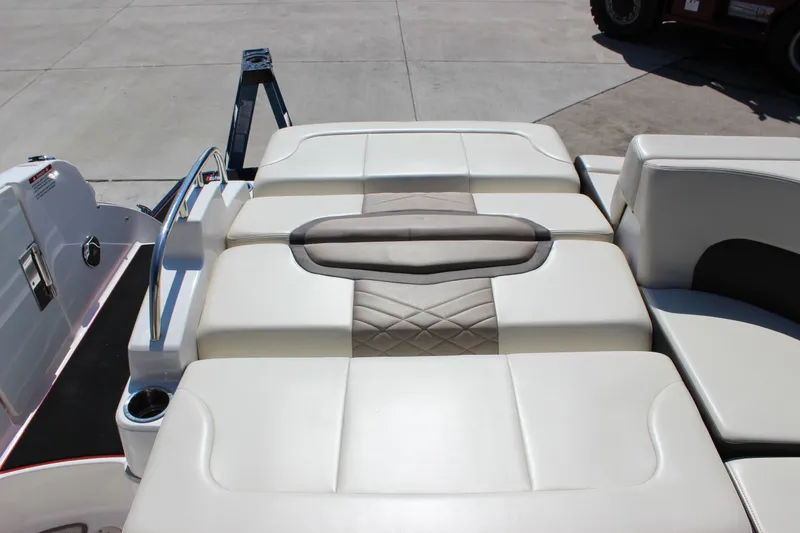 Slide: The Image of 2018 Chaparral 287 SSX boat with luxurious white and beige seating on deck. - 26