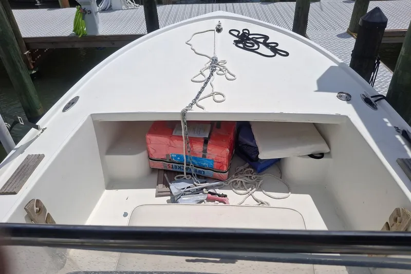 Slide: The Image of 1989 Mako 171 Center Console boat with storage area, ropes, and life jackets. - 7
