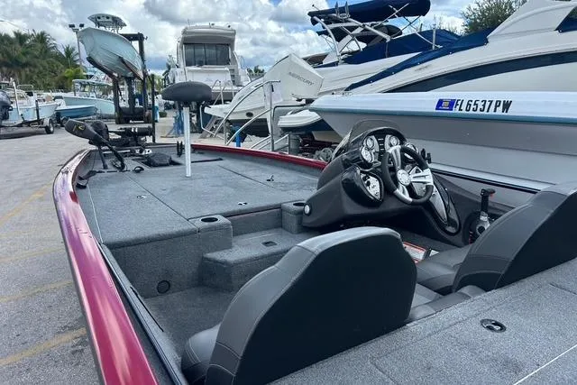 Slide: The Image of 2022 Tracker Pro Team 190 TX Tournament Edition boat at marina, featuring dual seats and control panel. - 27