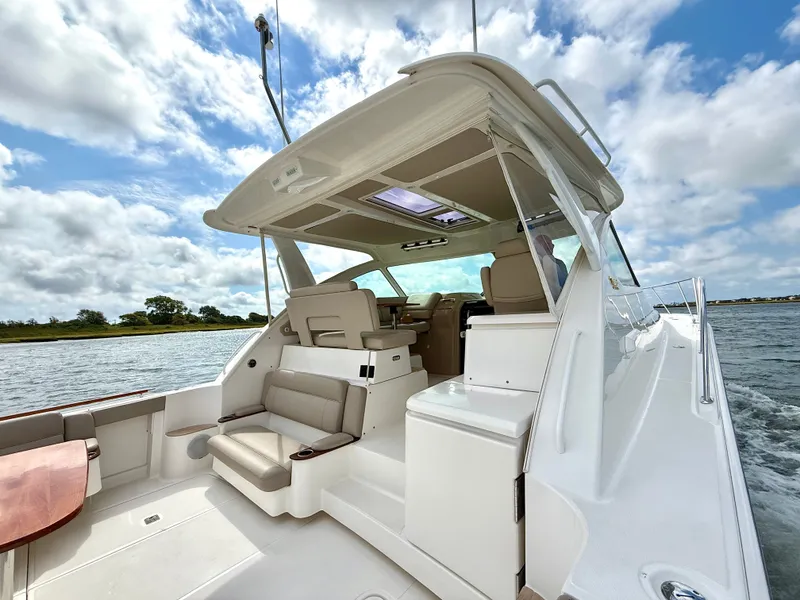 Slide: The Image of Tiara 3900 Coronet 2015 - 10