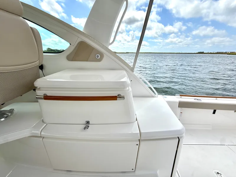 Slide: The Image of Tiara 3900 Coronet 2015 - 12