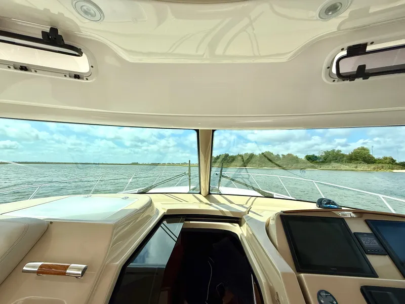 Slide: The Image of Tiara 3900 Coronet 2015 - 18