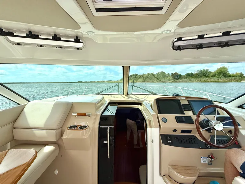 Slide: The Image of Tiara 3900 Coronet 2015 - 19