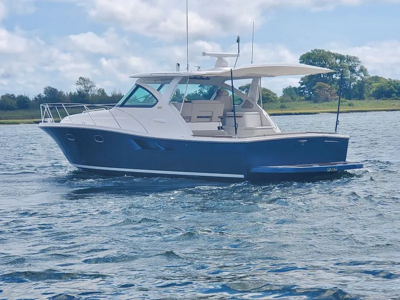 Slide: The Image of Tiara 3900 Coronet 2015 - 2