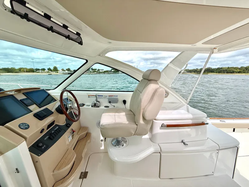 Slide: The Image of Tiara 3900 Coronet 2015 - 20