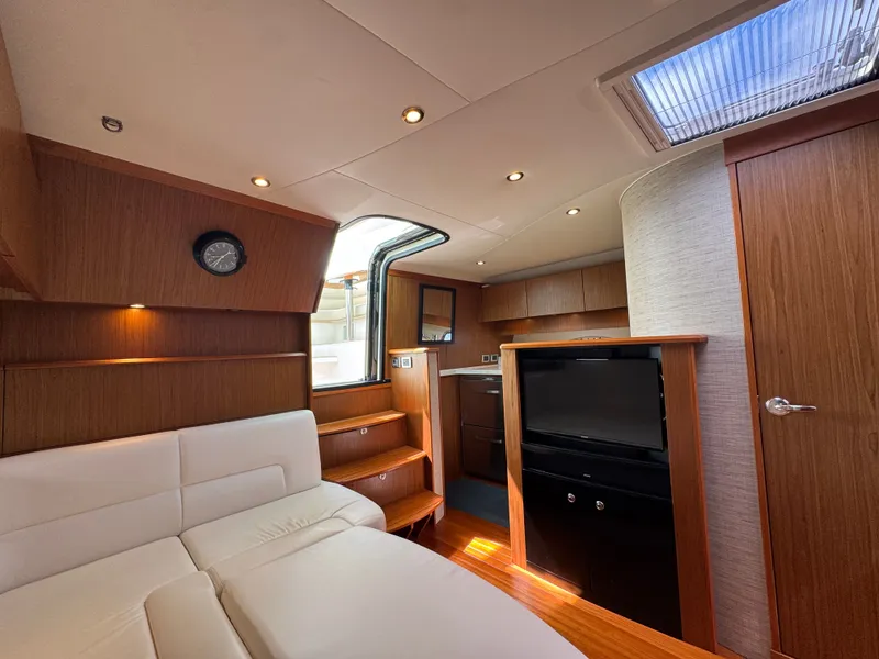 Slide: The Image of Tiara 3900 Coronet 2015 - 27