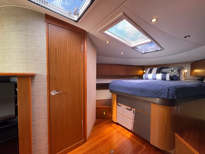 Slide: The Image of Tiara 3900 Coronet 2015 - 29