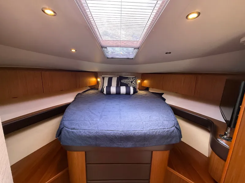 Slide: The Image of Tiara 3900 Coronet 2015 - 32