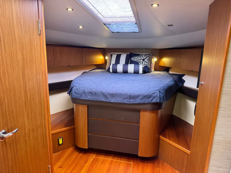 Slide: The Image of Tiara 3900 Coronet 2015 - 33