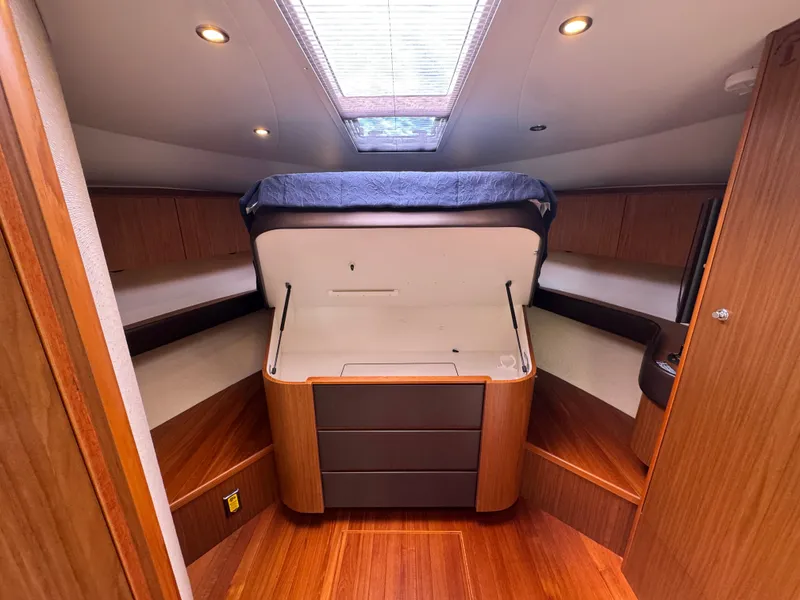 Slide: The Image of Tiara 3900 Coronet 2015 - 36