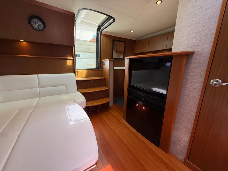 Slide: The Image of Tiara 3900 Coronet 2015 - 37