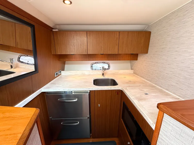 Slide: The Image of Tiara 3900 Coronet 2015 - 38