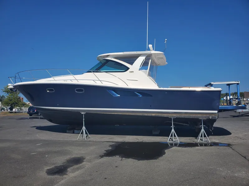 Slide: The Image of Tiara 3900 Coronet 2015 - 4