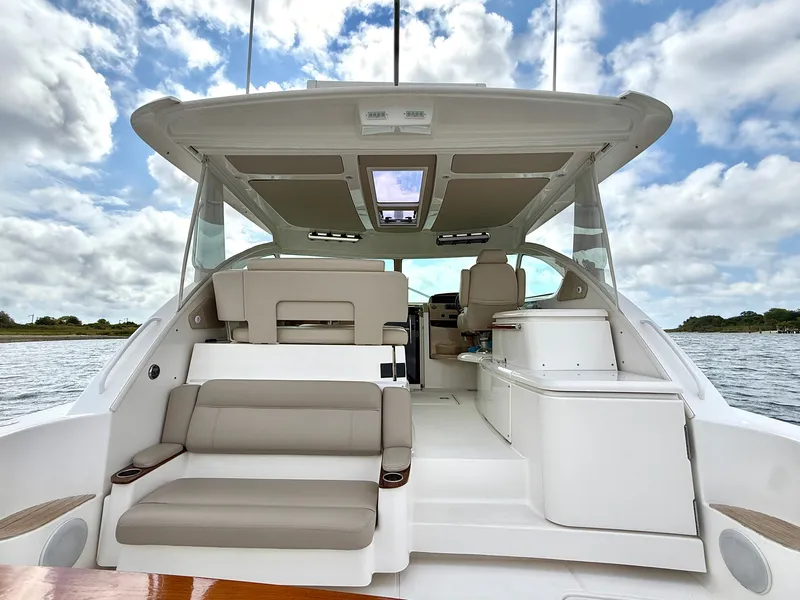 Slide: The Image of Tiara 3900 Coronet 2015 - 5