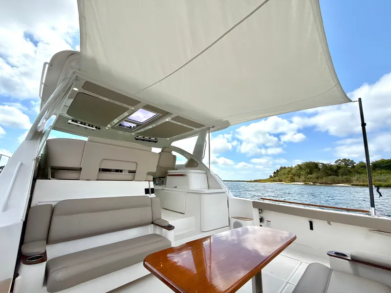 Slide: The Image of Tiara 3900 Coronet 2015 - 52