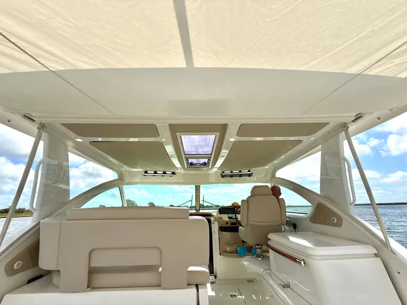 Slide: The Image of Tiara 3900 Coronet 2015 - 53