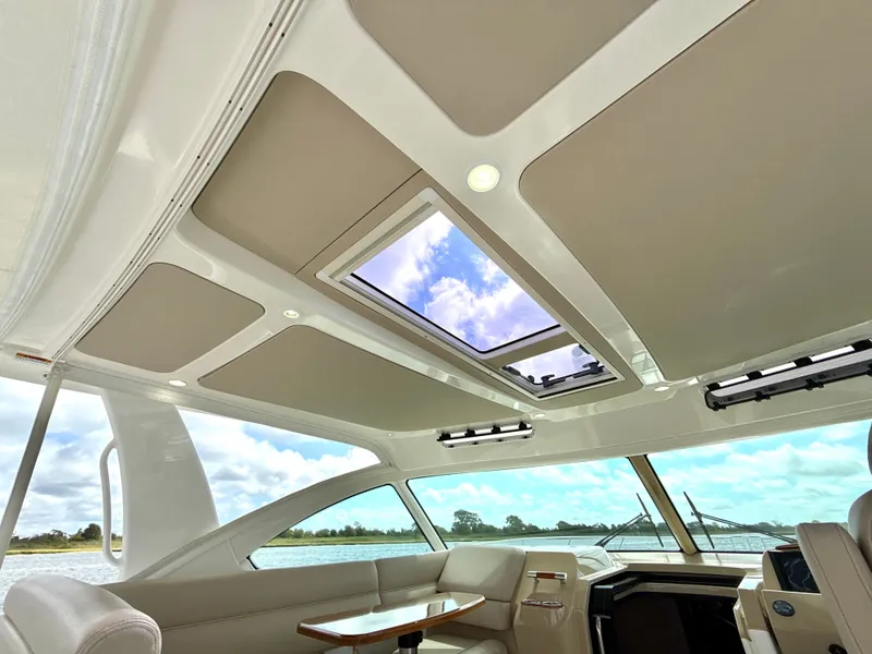 Slide: The Image of Tiara 3900 Coronet 2015 - 54