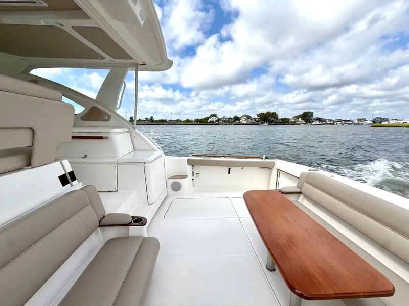 Slide: The Image of Tiara 3900 Coronet 2015 - 6