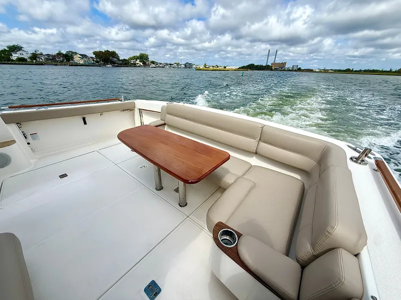 Slide: The Image of Tiara 3900 Coronet 2015 - 7