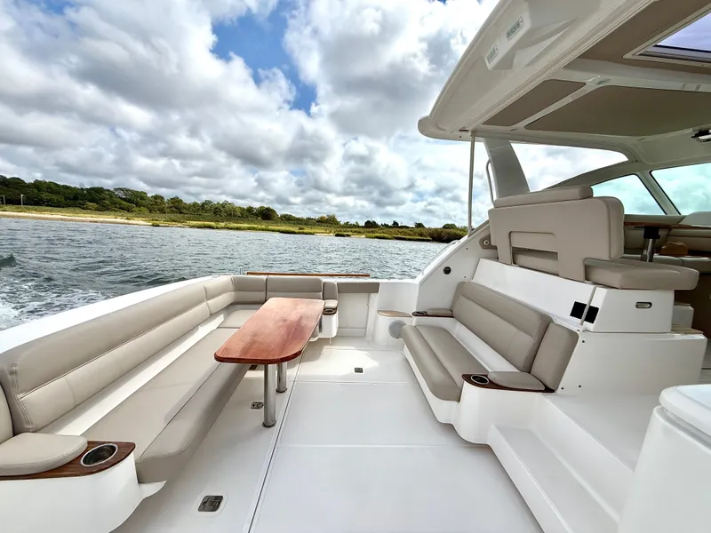 Slide: The Image of Tiara 3900 Coronet 2015 - 8