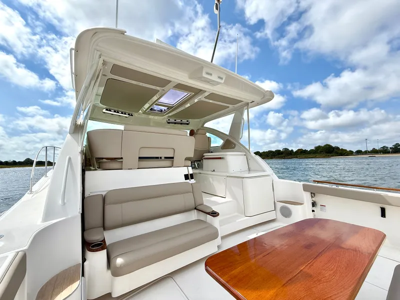 Slide: The Image of Tiara 3900 Coronet 2015 - 9