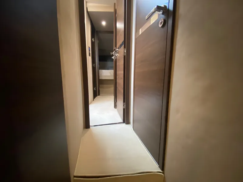 Slide: The Image of Azimut 50 fly 2017 - 12