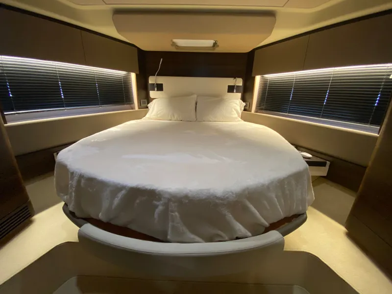 Slide: The Image of Azimut 50 fly 2017 - 13