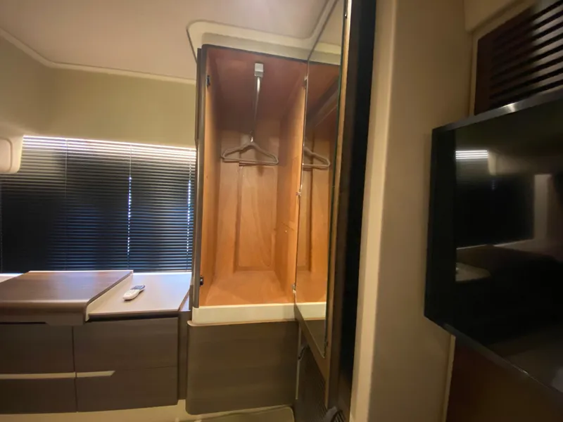 Slide: The Image of Azimut 50 fly 2017 - 20