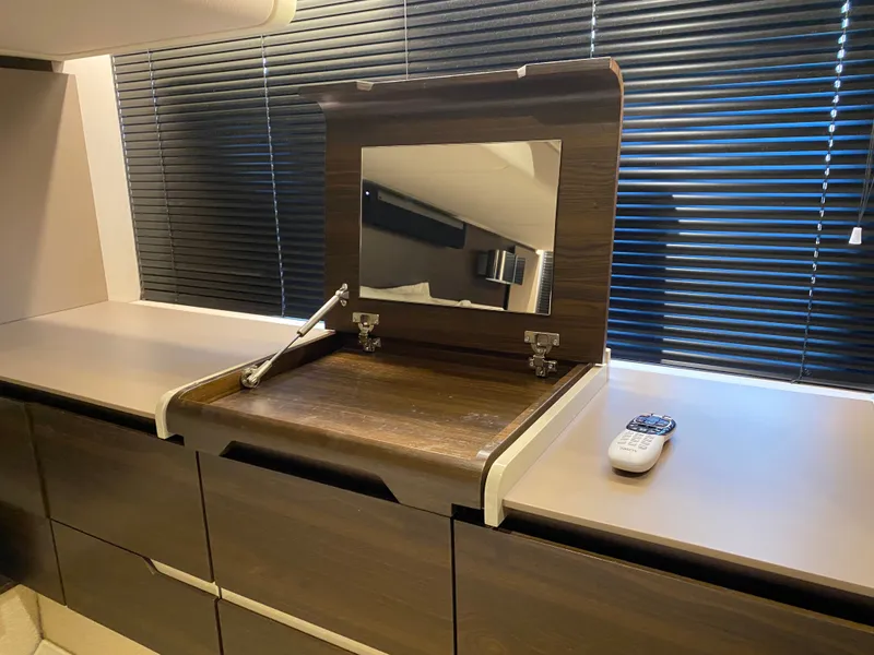 Slide: The Image of Azimut 50 fly 2017 - 21