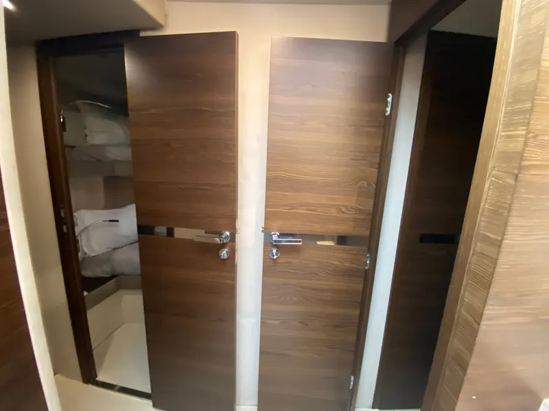 Slide: The Image of Azimut 50 fly 2017 - 24