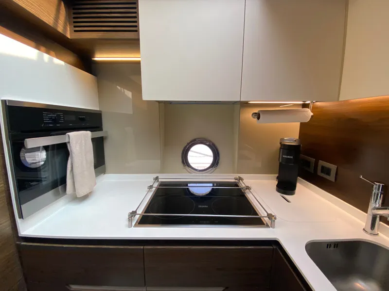 Slide: The Image of Azimut 50 fly 2017 - 27