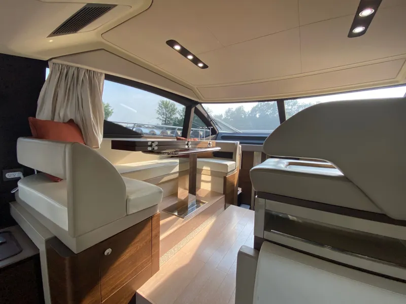 Slide: The Image of Azimut 50 fly 2017 - 32