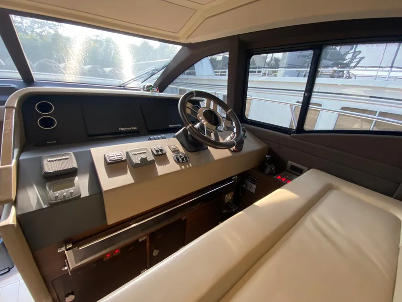 Slide: The Image of Azimut 50 fly 2017 - 36