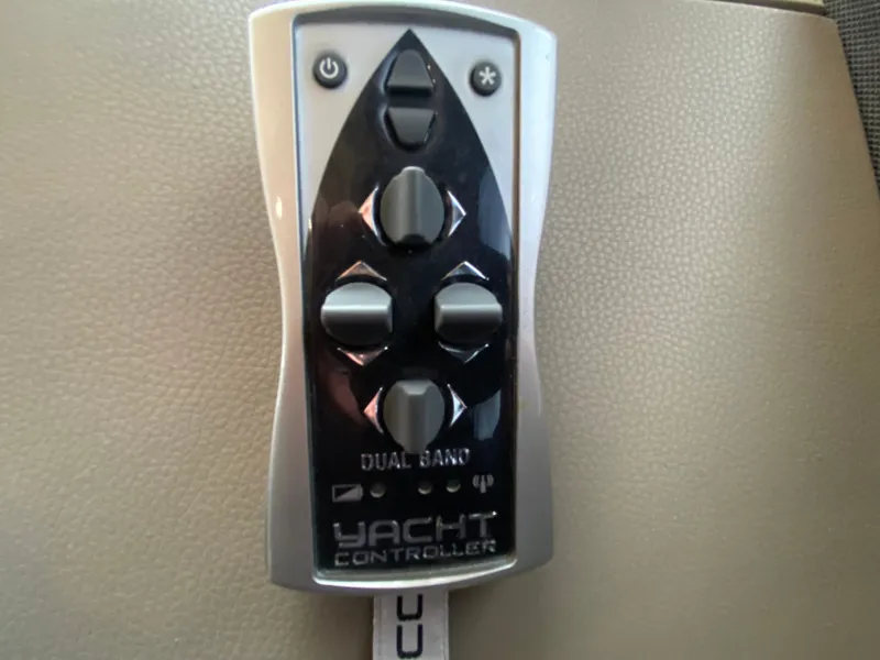 Slide: The Image of Azimut 50 fly 2017 - 38