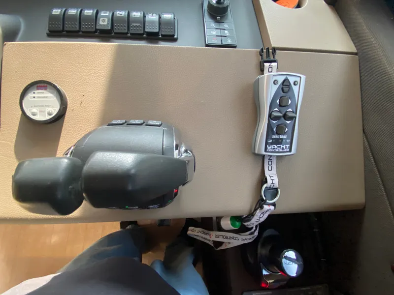 Slide: The Image of Azimut 50 fly 2017 - 39