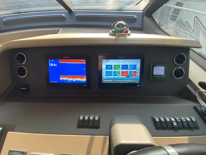 Slide: The Image of Azimut 50 fly 2017 - 40