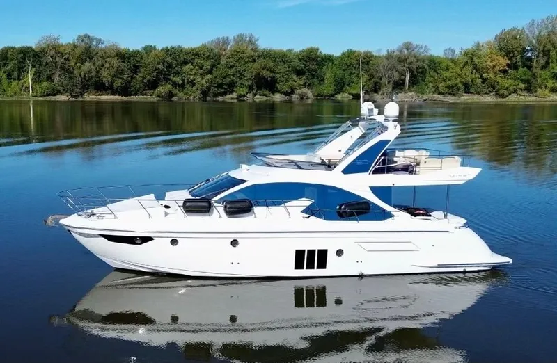 Slide: The Image of Azimut 50 fly 2017 - 5