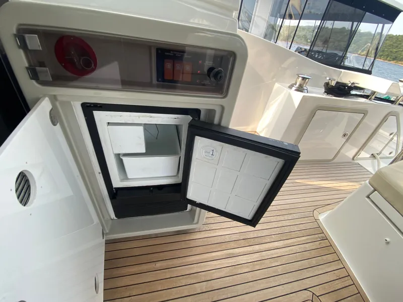 Slide: The Image of Azimut 50 fly 2017 - 55