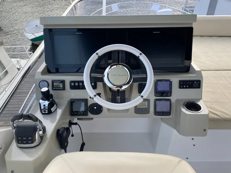 Slide: The Image of Azimut 50 fly 2017 - 67