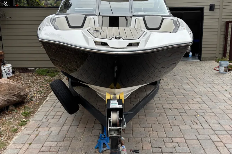 Slide: The Image of 2022 Yamaha Boats 252S on trailer, parked on brick driveway. - 16