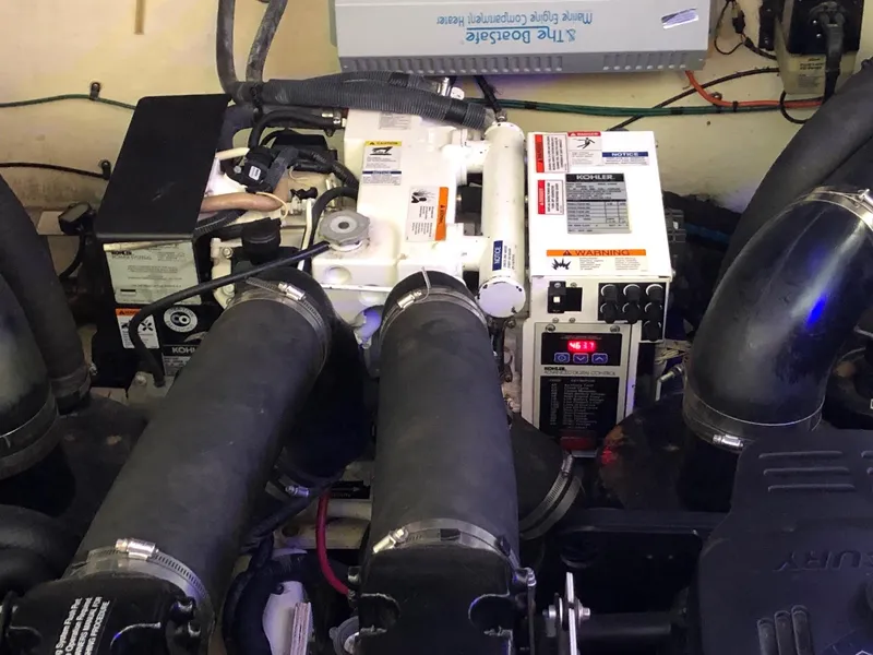 Slide: The Image of Sea Ray Sundancer 320 2007 - 53