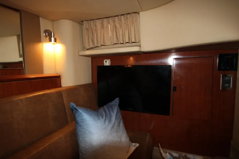 Slide: The Image of Electrical control panel on a 2006 Sea Ray 400 Sundancer yacht. - 44