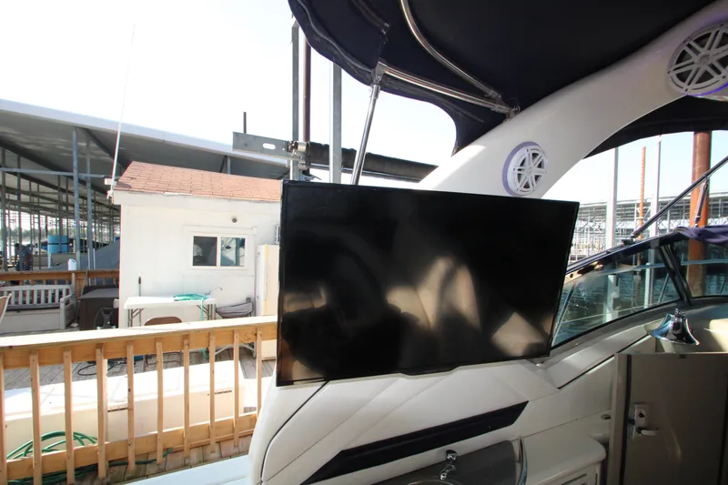 Slide: The Image of 2006 Sea Ray 400 Sundancer yacht interior with seating and covered dashboard. - 55