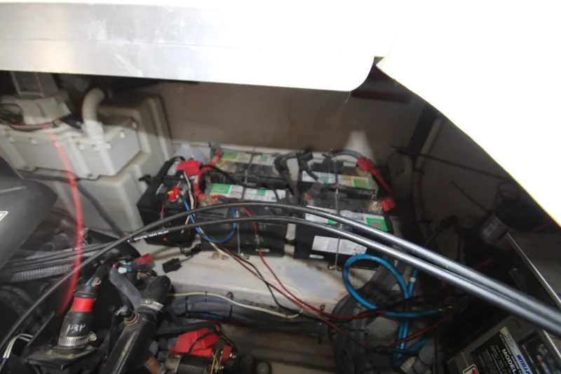 Slide: The Image of 2006 Sea Ray 400 Sundancer yacht for sale, docked in marina. - 65